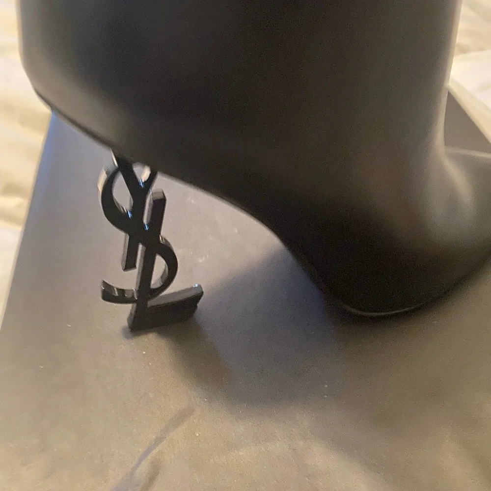 YSL boot not authentic - Picture 4 of 5